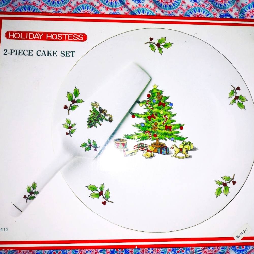 NEW IN BOX HOLIDAY HOSTESS 2PC CHRISTMAS TREE CAKE SET-NEVER USED